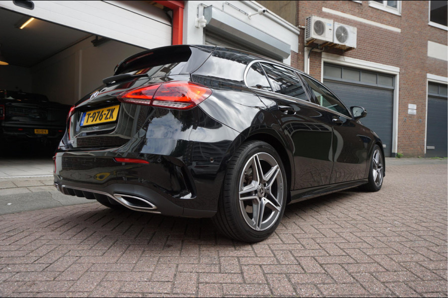 Mercedes-Benz A-Klasse 200 Business Solution AMG Night Upgrade | Augmented Reality | Sfeerverlichting Plus | AMG Aerodynamica | AMG Sportinterieur | Widescreen | Diamond grille | Cruise + Lane departure | Stoplichtcamera