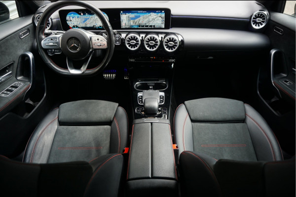 Mercedes-Benz A-Klasse 200 Business Solution AMG Night Upgrade | Augmented Reality | Sfeerverlichting Plus | AMG Aerodynamica | AMG Sportinterieur | Widescreen | Diamond grille | Cruise + Lane departure | Stoplichtcamera
