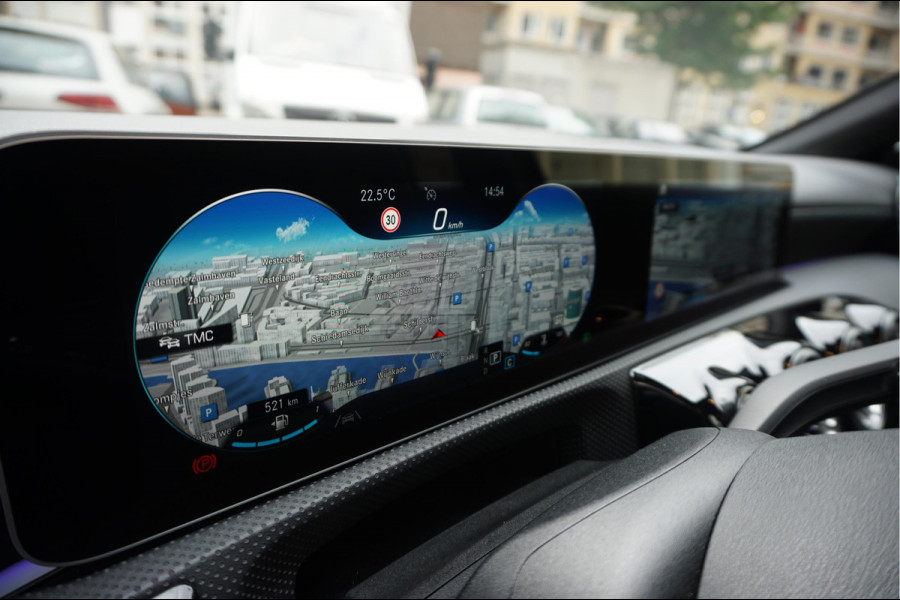 Mercedes-Benz A-Klasse 200 Business Solution AMG Night Upgrade | Augmented Reality | Sfeerverlichting Plus | AMG Aerodynamica | AMG Sportinterieur | Widescreen | Diamond grille | Cruise + Lane departure | Stoplichtcamera