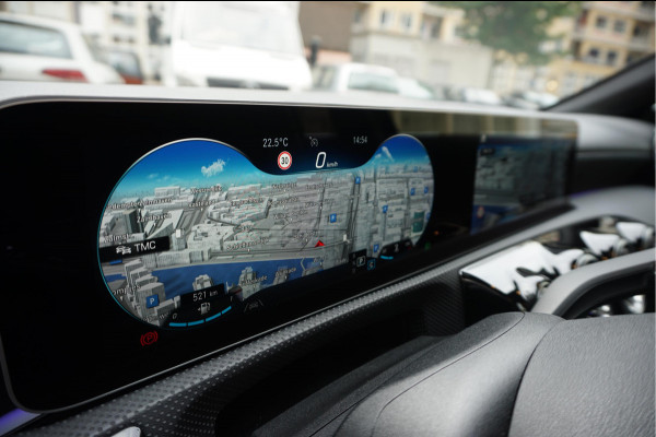 Mercedes-Benz A-Klasse 200 Business Solution AMG Night Upgrade | Augmented Reality | Sfeerverlichting Plus | AMG Aerodynamica | AMG Sportinterieur | Widescreen | Diamond grille | Cruise + Lane departure | Stoplichtcamera