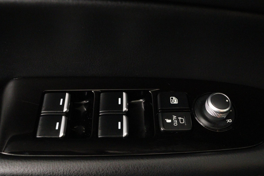 Mazda CX-5 2.0 SkyActiv-G 165 Signature Automaat (NAVIGATIE, STOEL/-STUURVERWARMING, STOELKOELING, CAMERA, DEALER ONDERHOUDEN)
