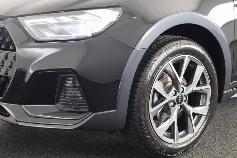 Audi A1 allstreet 30 TFSI Advanced edition 110pk | Parkeerrijcamera, keyless entry, verwarmbare voerstoelen, led koplampen