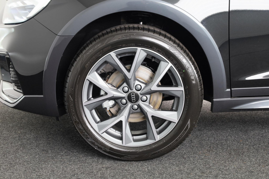 Audi A1 allstreet 30 TFSI Advanced edition 110pk | Parkeerrijcamera, keyless entry, verwarmbare voerstoelen, led koplampen