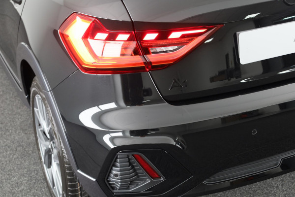 Audi A1 allstreet 30 TFSI Advanced edition 110pk | Parkeerrijcamera, keyless entry, verwarmbare voerstoelen, led koplampen