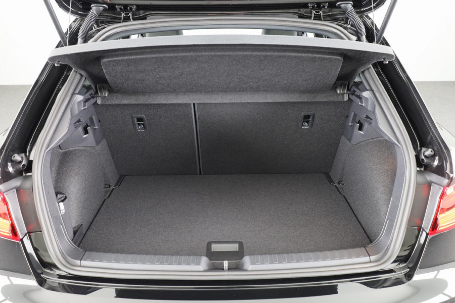 Audi A1 allstreet 30 TFSI Advanced edition 110pk | Parkeerrijcamera, keyless entry, verwarmbare voerstoelen, led koplampen