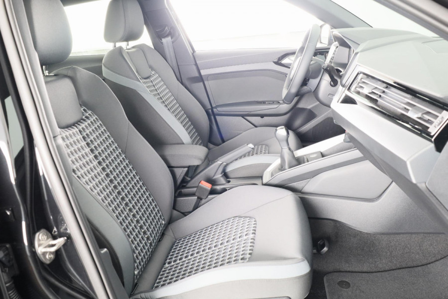 Audi A1 allstreet 30 TFSI Advanced edition 110pk | Parkeerrijcamera, keyless entry, verwarmbare voerstoelen, led koplampen