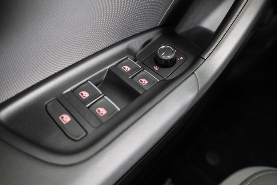 Audi A1 allstreet 30 TFSI Advanced edition 110pk | Parkeerrijcamera, keyless entry, verwarmbare voerstoelen, led koplampen