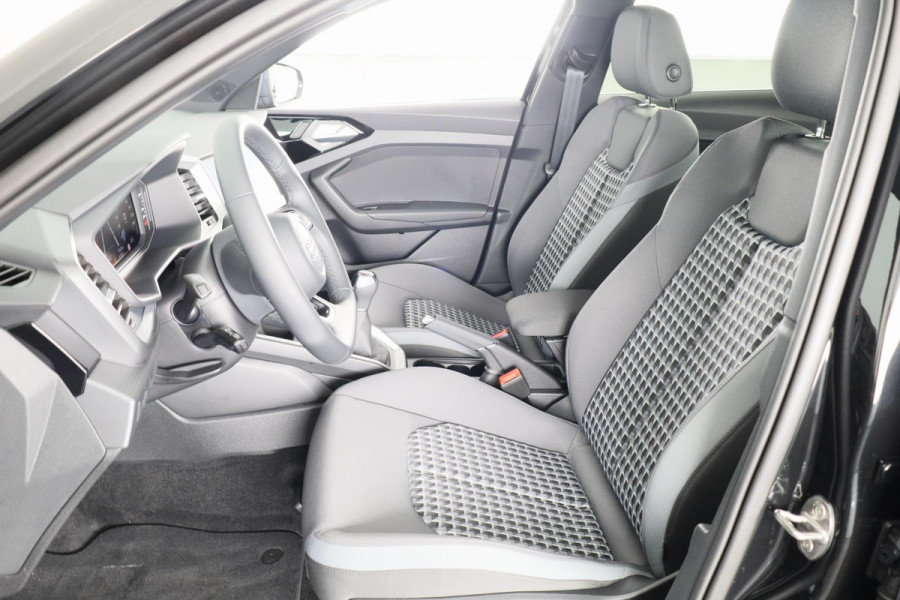 Audi A1 allstreet 30 TFSI Advanced edition 110pk | Parkeerrijcamera, keyless entry, verwarmbare voerstoelen, led koplampen