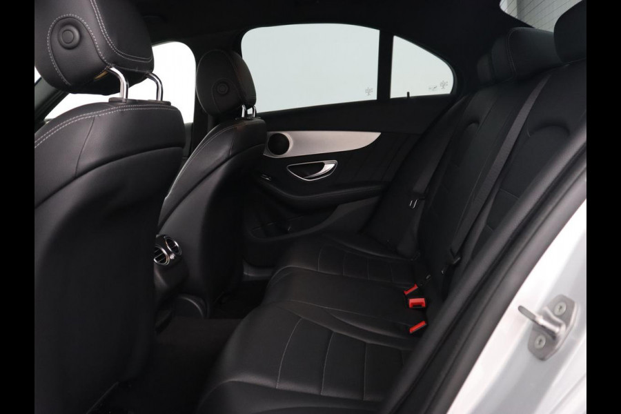 Mercedes-Benz C-Klasse 180 AMG Sport Edition | Stoelverwarming | Camera | Leder | Navigatie | Full LED | Park Assist | Climate control | Bluetooth