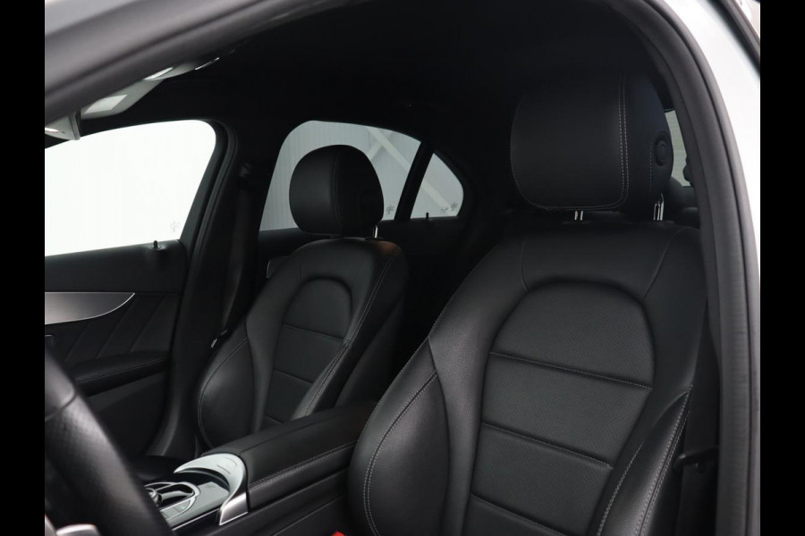 Mercedes-Benz C-Klasse 180 AMG Sport Edition | Stoelverwarming | Camera | Leder | Navigatie | Full LED | Park Assist | Climate control | Bluetooth