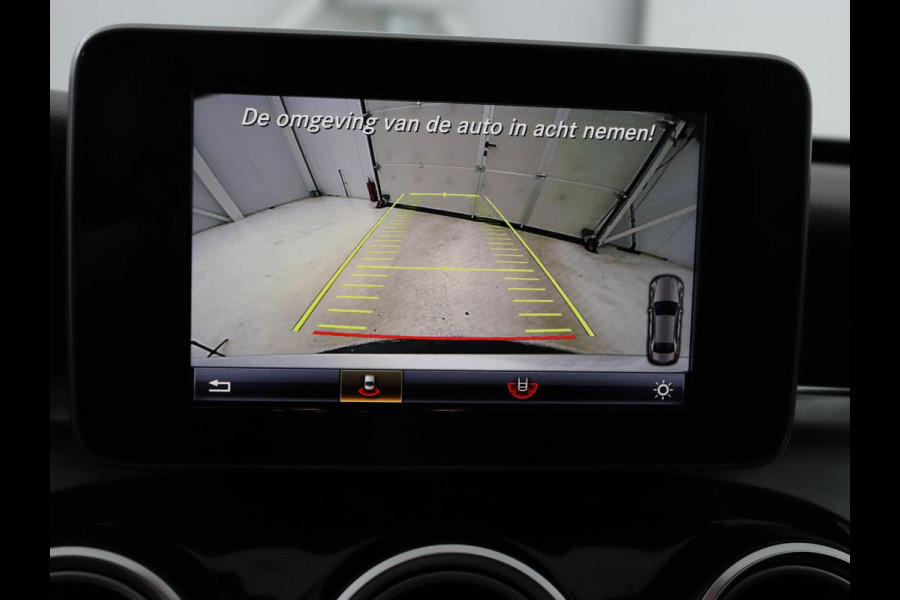 Mercedes-Benz C-Klasse 180 AMG Sport Edition | Stoelverwarming | Camera | Leder | Navigatie | Full LED | Park Assist | Climate control | Bluetooth