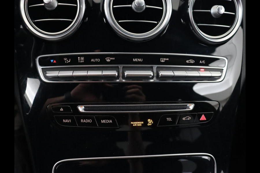 Mercedes-Benz C-Klasse 180 AMG Sport Edition | Stoelverwarming | Camera | Leder | Navigatie | Full LED | Park Assist | Climate control | Bluetooth