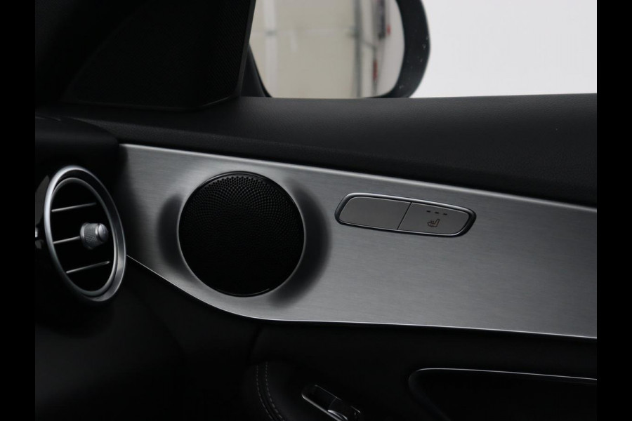 Mercedes-Benz C-Klasse 180 AMG Sport Edition | Stoelverwarming | Camera | Leder | Navigatie | Full LED | Park Assist | Climate control | Bluetooth