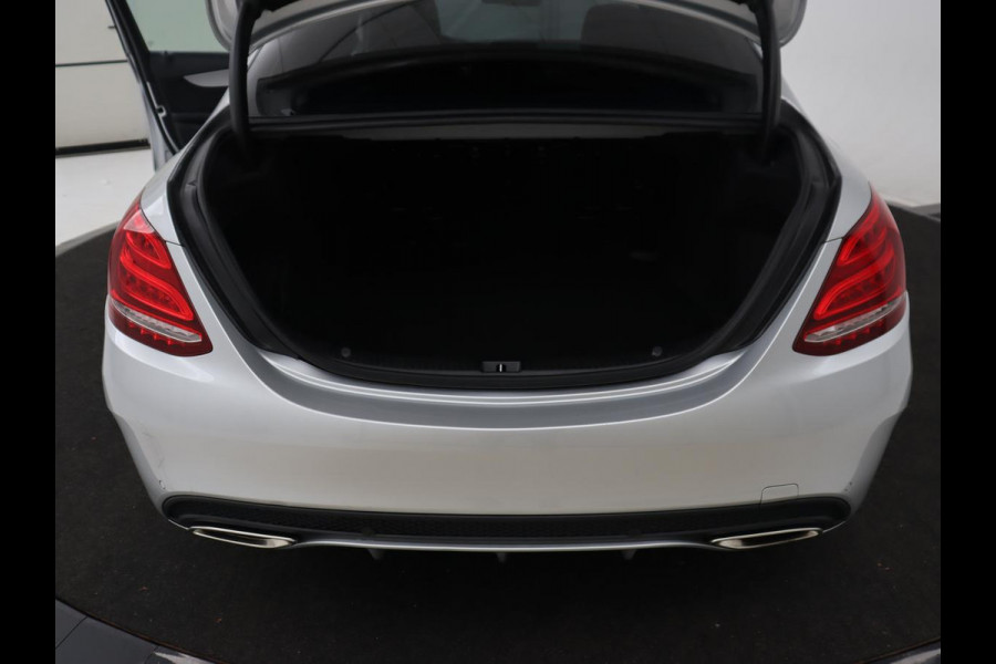 Mercedes-Benz C-Klasse 180 AMG Sport Edition | Stoelverwarming | Camera | Leder | Navigatie | Full LED | Park Assist | Climate control | Bluetooth