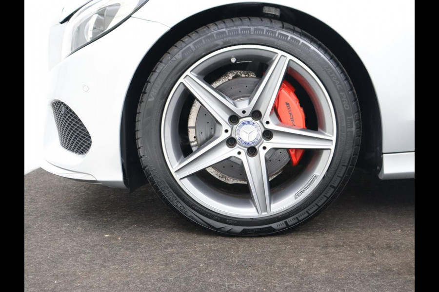 Mercedes-Benz C-Klasse 180 AMG Sport Edition | Stoelverwarming | Camera | Leder | Navigatie | Full LED | Park Assist | Climate control | Bluetooth