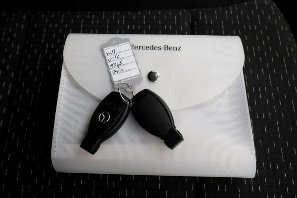 Mercedes-Benz Vito 114 CDI 136pk Compact 9G Automaat 2x Schuifdeur/LED/Camera/Navi/Inrichting 05-2022