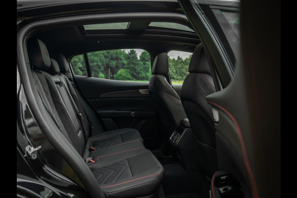 Maserati Grecale 3.0 V6 Trofeo 530pk | Pano-dak | Sonus Faber | Stoelventilatie | Luchtvering