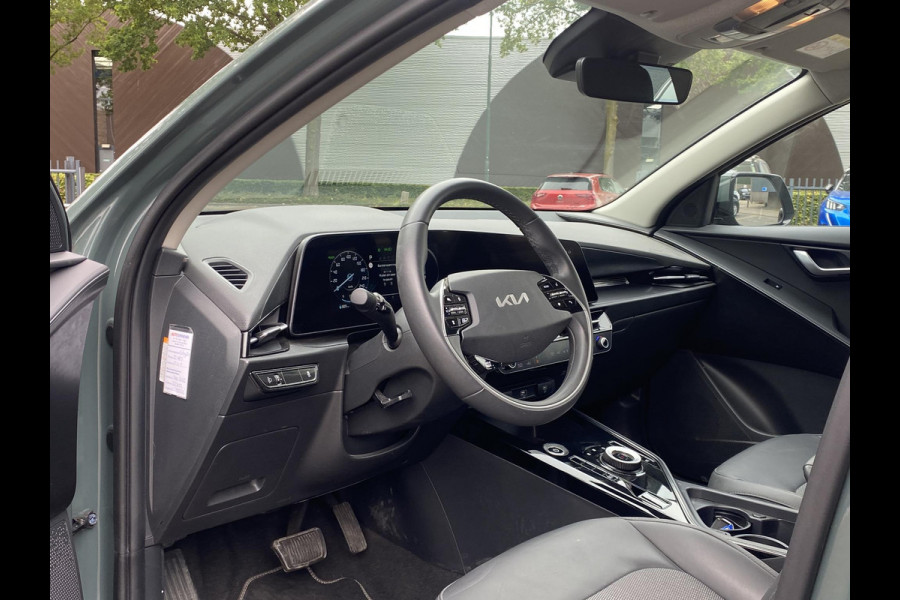 Kia Niro EV DynamicLine 64.8 kWh 1e Eigenaar | Originele NL Auto | Adaptieve Cruise Controle | Achteruitrijcamera | Navigatie | 3-fase | SOH 100% | Fabrieksgarantie tot 08-2029 | Rijklaar geleverd!