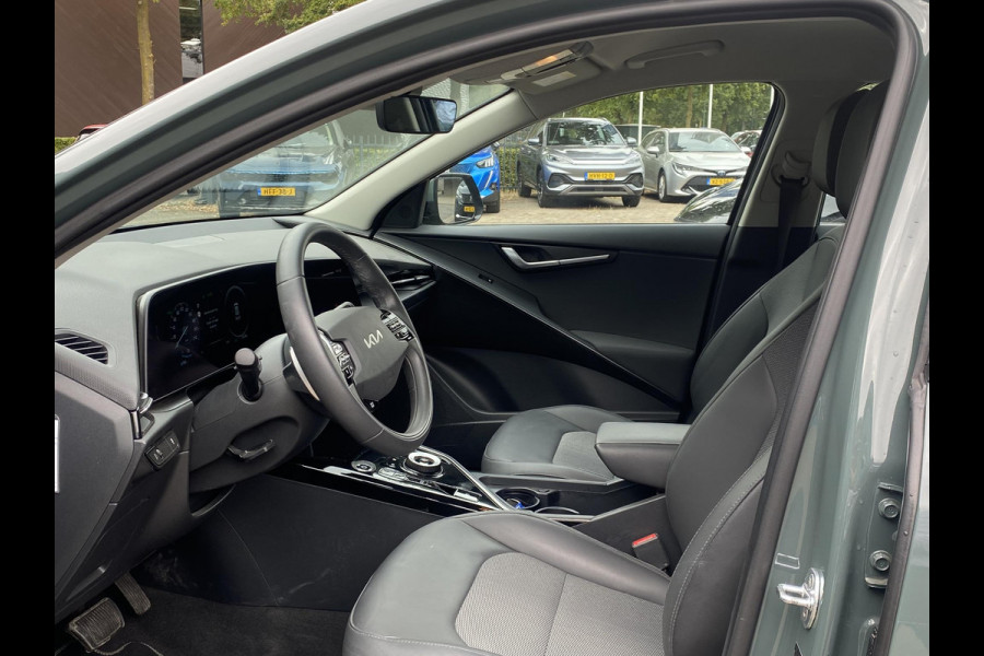 Kia Niro EV DynamicLine 64.8 kWh 1e Eigenaar | Originele NL Auto | Adaptieve Cruise Controle | Achteruitrijcamera | Navigatie | 3-fase | SOH 100% | Fabrieksgarantie tot 08-2029 | Rijklaar geleverd!