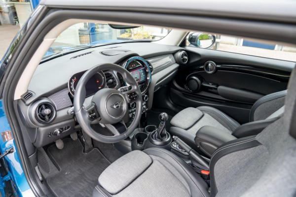 MINI Cooper 1.5 Classic | Prijs rijklaar incl. 12 mnd garantie | Lmv Navi Camera Pdc Apple/Android Stoelverw