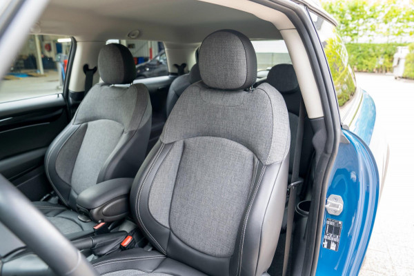 MINI Cooper 1.5 Classic | Prijs rijklaar incl. 12 mnd garantie | Lmv Navi Camera Pdc Apple/Android Stoelverw