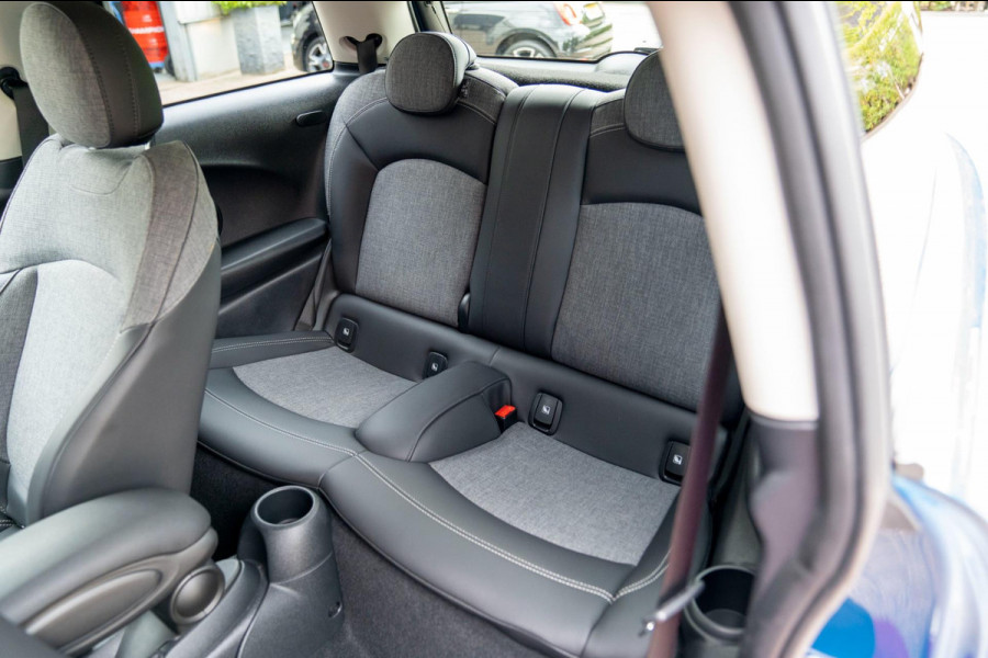 MINI Cooper 1.5 Classic | Prijs rijklaar incl. 12 mnd garantie | Lmv Navi Camera Pdc Apple/Android Stoelverw
