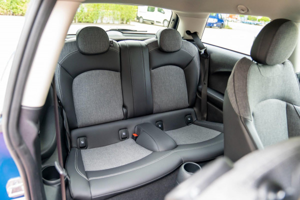 MINI Cooper 1.5 Classic | Prijs rijklaar incl. 12 mnd garantie | Lmv Navi Camera Pdc Apple/Android Stoelverw