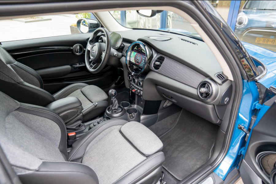 MINI Cooper 1.5 Classic | Prijs rijklaar incl. 12 mnd garantie | Lmv Navi Camera Pdc Apple/Android Stoelverw