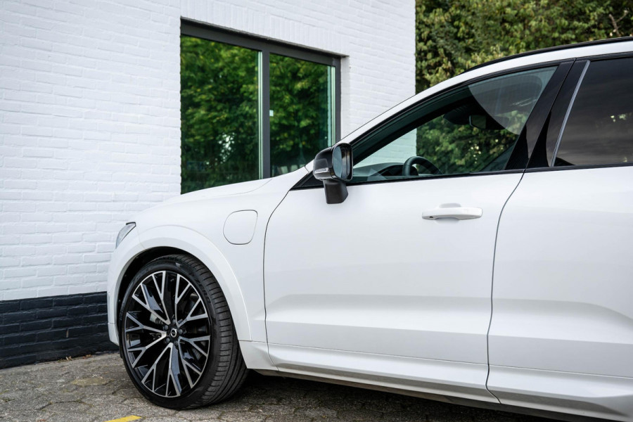 Volvo XC60 2.0 T6 AWD R-Design 398pk Luchtvering 22'' Pano