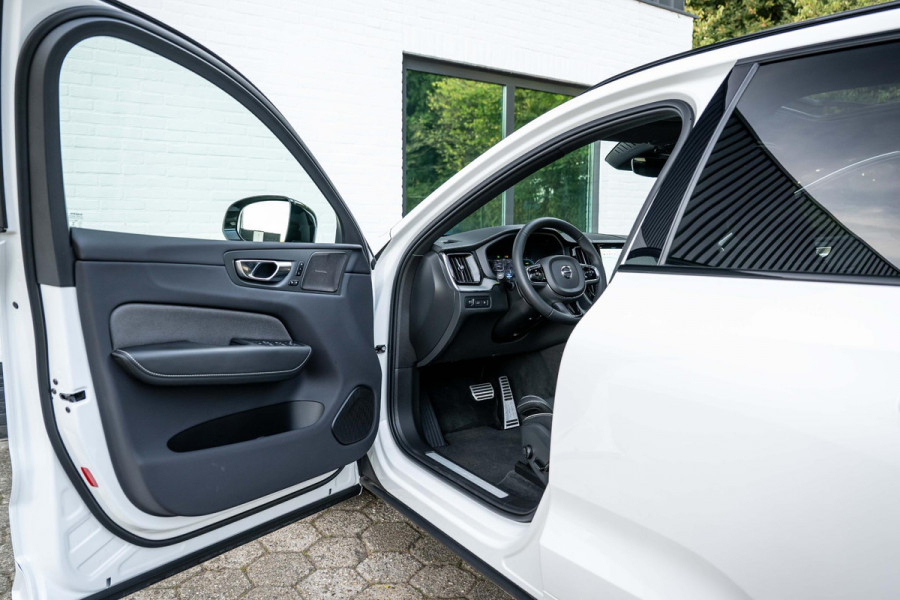 Volvo XC60 2.0 T6 AWD R-Design 398pk Luchtvering 22'' Pano