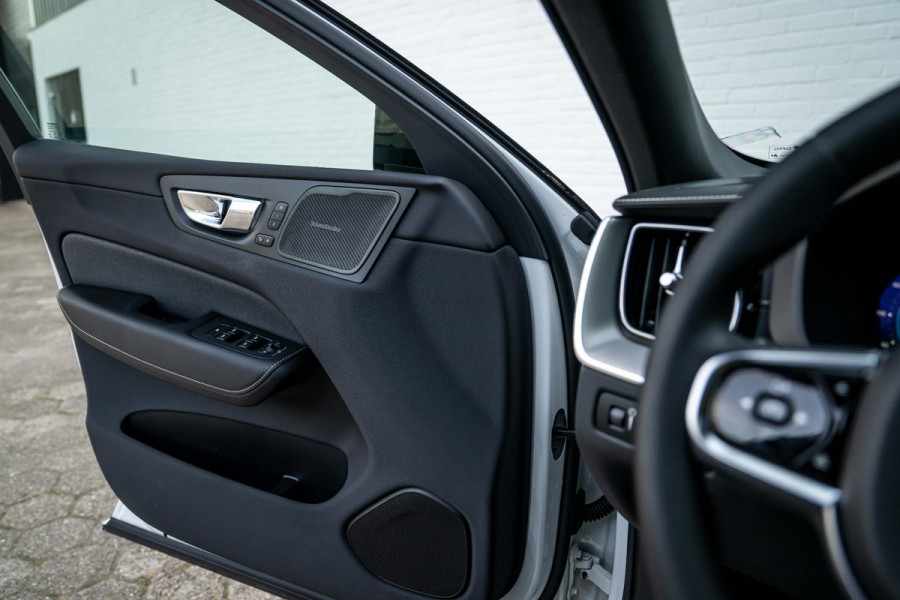 Volvo XC60 2.0 T6 AWD R-Design 398pk Luchtvering 22'' Pano