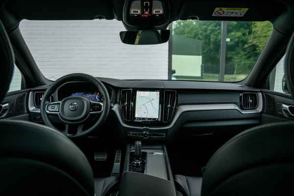 Volvo XC60 2.0 T6 AWD R-Design 398pk Luchtvering 22'' Pano