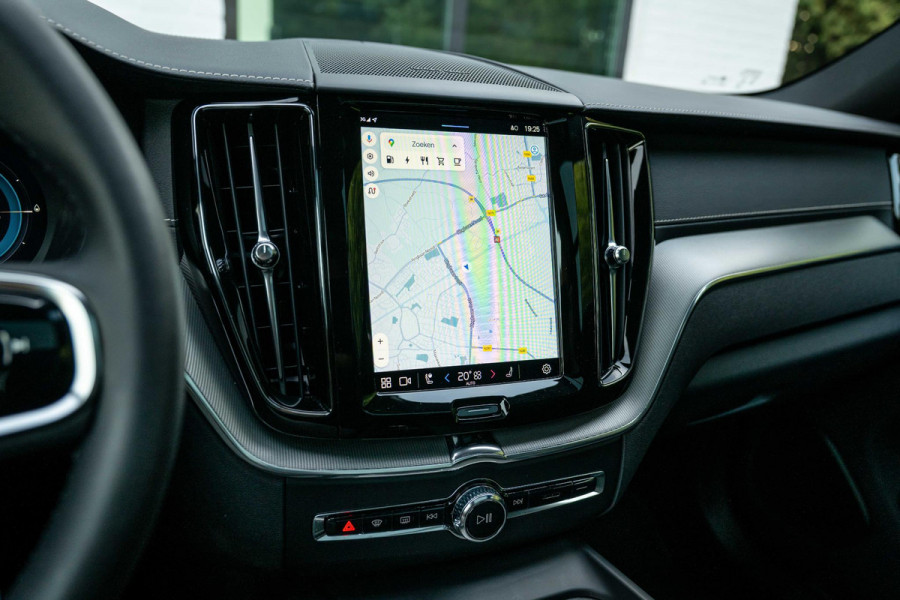 Volvo XC60 2.0 T6 AWD R-Design 398pk Luchtvering 22'' Pano