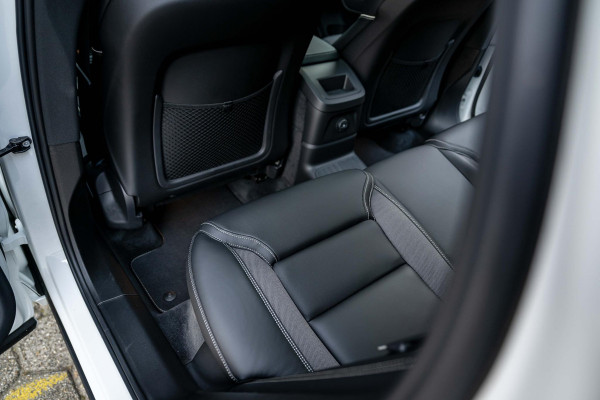 Volvo XC60 2.0 T6 AWD R-Design 398pk Luchtvering 22'' Pano