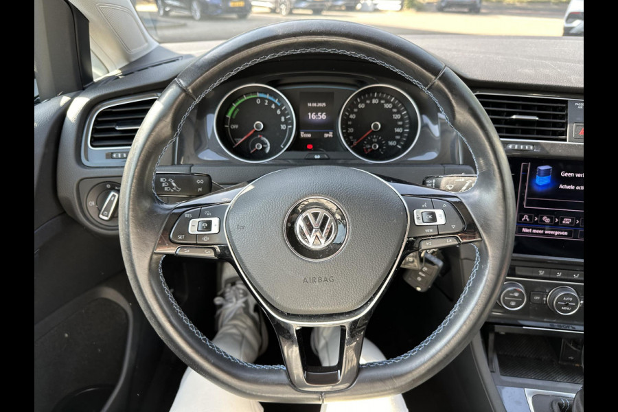 Volkswagen e-Golf E-DITION Dealer onderhouden | Origineel Nederlandse auto met NAP | Rijklaar geleverd met 12 mnd BOVAG Garantie