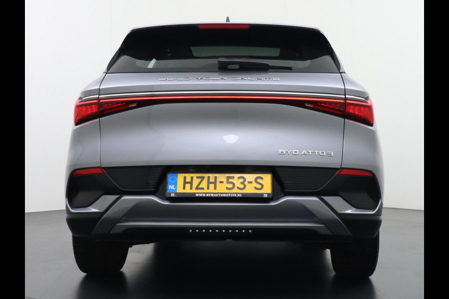 BYD ATTO 3 Design VAN: 29.900,- VOOR: 26.770,- UW HERFSTVOORDEEL: 3.130,- Complete Auto | Panoramadak | Elektrische Kofferbak | 360° Camera | Rijklaar incl. Fabrieksgarantie t/m 2029 | Aandrijflijn & Accu tot 2031!