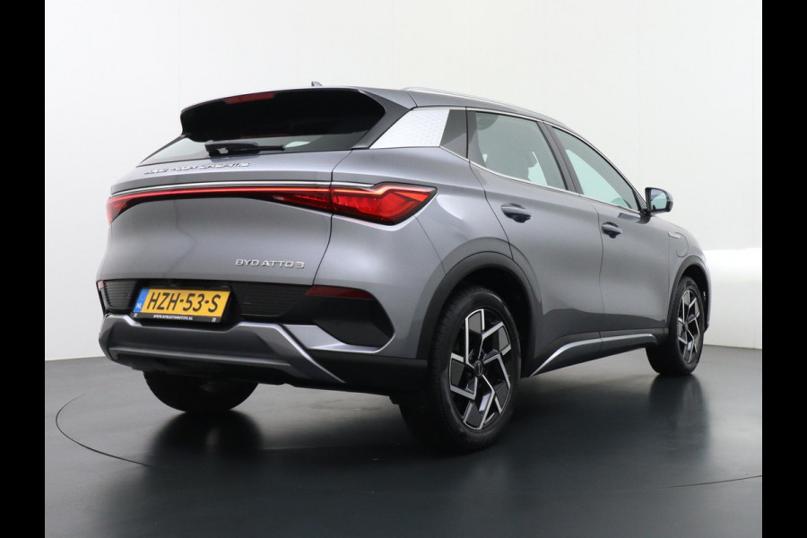 BYD ATTO 3 Design VAN: 29.900,- VOOR: 26.770,- UW HERFSTVOORDEEL: 3.130,- Complete Auto | Panoramadak | Elektrische Kofferbak | 360° Camera | Rijklaar incl. Fabrieksgarantie t/m 2029 | Aandrijflijn & Accu tot 2031!