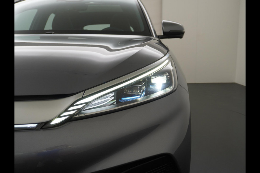 BYD ATTO 3 Design VAN: 29.900,- VOOR: 26.770,- UW HERFSTVOORDEEL: 3.130,- Complete Auto | Panoramadak | Elektrische Kofferbak | 360° Camera | Rijklaar incl. Fabrieksgarantie t/m 2029 | Aandrijflijn & Accu tot 2031!