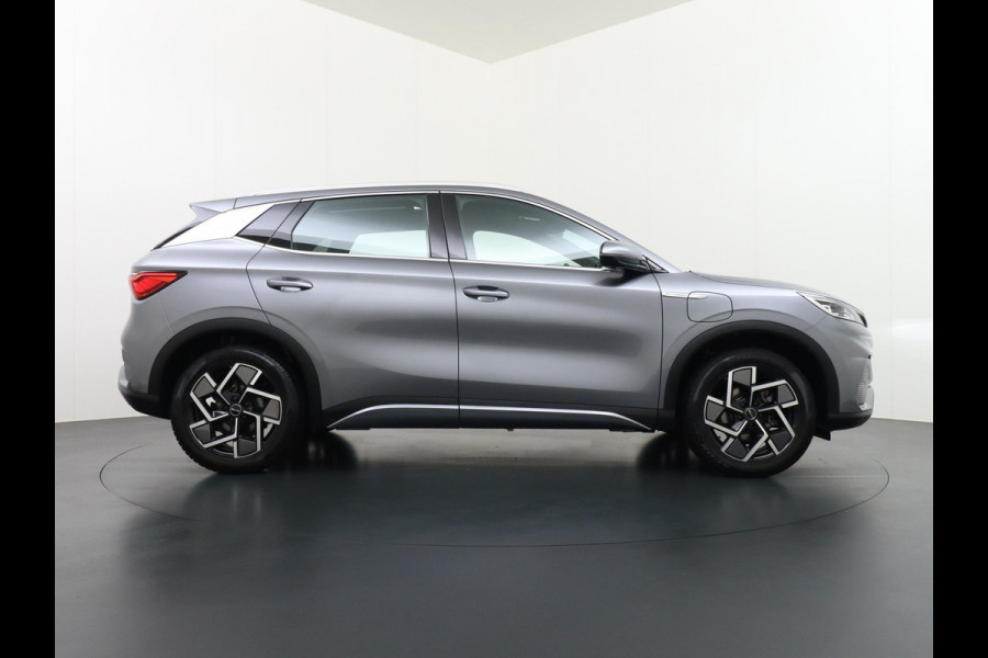 BYD ATTO 3 design VAN: 29.900,- VOOR: 26.770,- UW HERFSTVOORDEEL: 3.130,- Complete Auto | Panoramadak | Elektrische Kofferbak | 360° Camera | Rijklaar incl. Fabrieksgarantie t/m 2029 | Aandrijflijn & Accu tot 2031!