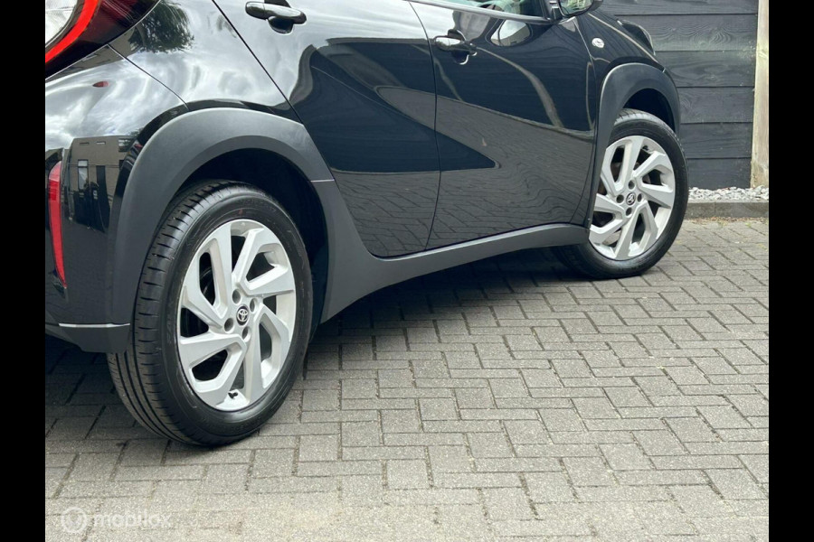 Toyota Aygo X 1.0 VVT-i S-CVT Automaat LED verl. / LM / Clima / Carplay / 10.250KM!!!