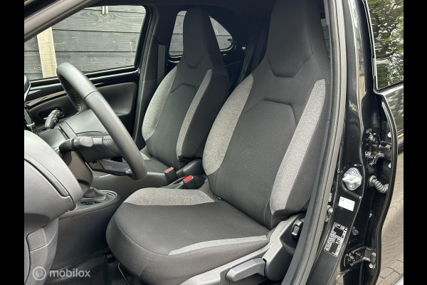 Toyota Aygo X 1.0 VVT-i S-CVT Automaat LED verl. / LM / Clima / Carplay / 10.250KM!!!