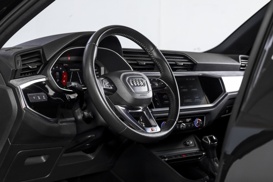 Audi Q3 35 TFSI 2x S-Line 150 PK - Automaat | Dig.Cockpit | Adapt.Cruise | Leder | PDC | App.Connect | Auto.Airco | Elek. Klep | Elek.Trekhaak | LM 19" |