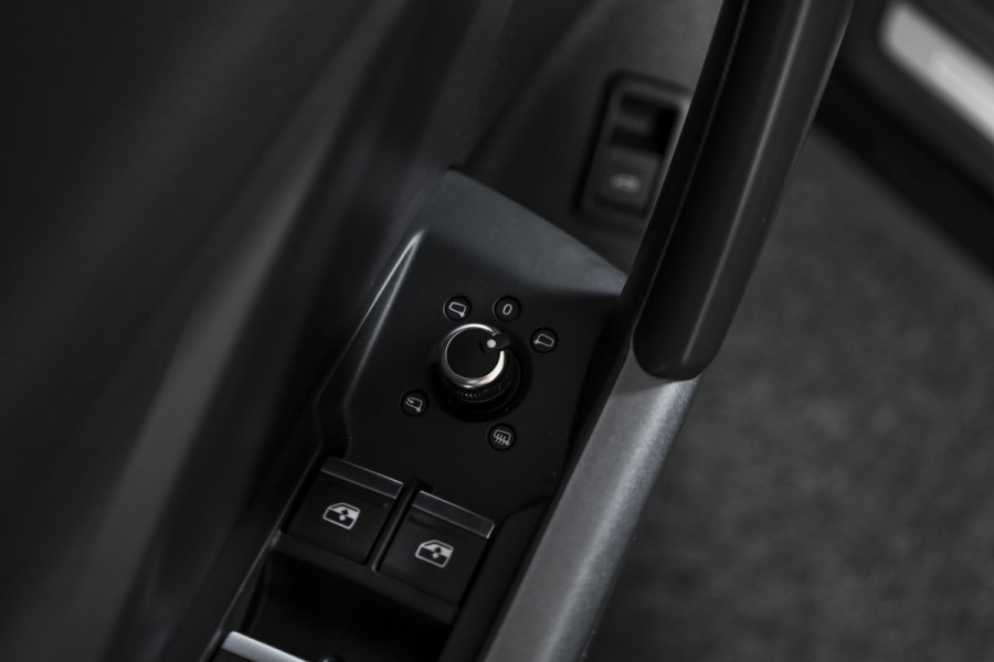 Audi Q3 35 TFSI 2x S-Line 150 PK - Automaat | Dig.Cockpit | Adapt.Cruise | Leder | PDC | App.Connect | Auto.Airco | Elek. Klep | Elek.Trekhaak | LM 19" |