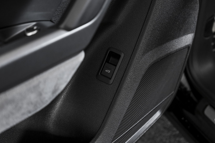 Audi Q3 35 TFSI 2x S-Line 150 PK - Automaat | Dig.Cockpit | Adapt.Cruise | Leder | PDC | App.Connect | Auto.Airco | Elek. Klep | Elek.Trekhaak | LM 19" |