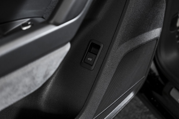 Audi Q3 35 TFSI 2x S-Line 150 PK - Automaat | Dig.Cockpit | Adapt.Cruise | Leder | PDC | App.Connect | Auto.Airco | Elek. Klep | Elek.Trekhaak | LM 19" |