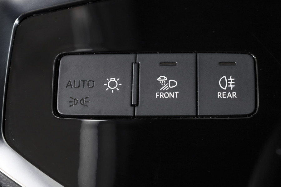 Audi Q3 35 TFSI 2x S-Line 150 PK - Automaat | Dig.Cockpit | Adapt.Cruise | Leder | PDC | App.Connect | Auto.Airco | Elek. Klep | Elek.Trekhaak | LM 19" |