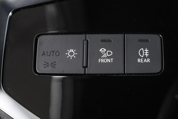 Audi Q3 35 TFSI 2x S-Line 150 PK - Automaat | Dig.Cockpit | Adapt.Cruise | Leder | PDC | App.Connect | Auto.Airco | Elek. Klep | Elek.Trekhaak | LM 19" |