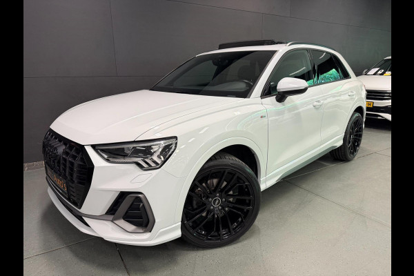 Audi Q3 35 TFSI S-LINE BLACK-LINE 20'' PANO/DAB/CARPLAY/STOEL-M/CAM/LED///