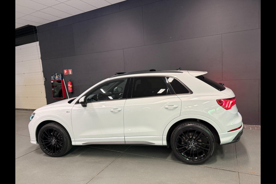 Audi Q3 35 TFSI S-LINE BLACK-LINE 20'' PANO/DAB/CARPLAY/STOEL-M/CAM/LED///