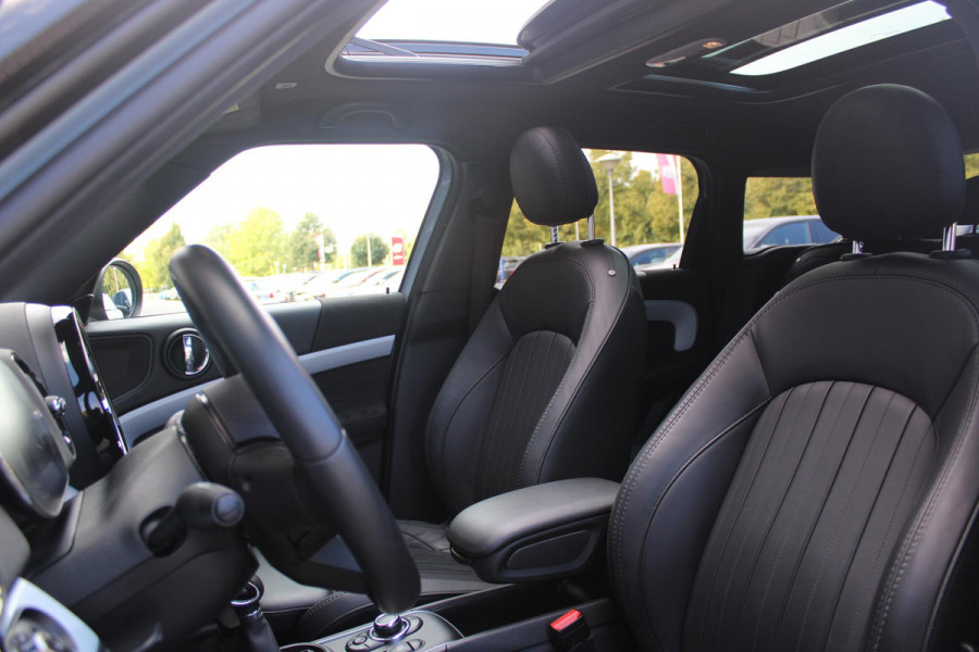 MINI Countryman 2.0 COOPER S E ALL4 UNTAMED | PANORAMISCH SCHUIF/KANTEL DAK | HARMAN KARDON PREMIUM AUDIO SYSTEM | FULL LEDEREN BEKLEDING | ELEKTRISCH BEDIENBARE VOORSTOELEN MET GEHEUGEN OP DE BESTUURDERSSTOEL | DRAADLOZE APPLE CARPLAY/ANDROID AUTO | DRAADLOZE TELEFOONLADER | NAVIGATIE | ACHTERUITRIJ CAMERA | FULL LED KOPLAMPEN | STOEL/VOORRUIT VERWARMING | 18" LICHTMETALEN VELGEN | HEAD UP DISPLAY | ADAPTIVE CRUISE CONTROL | UNION JACK ACHTERLICHTEN | KEYLESS ENTRY/START |